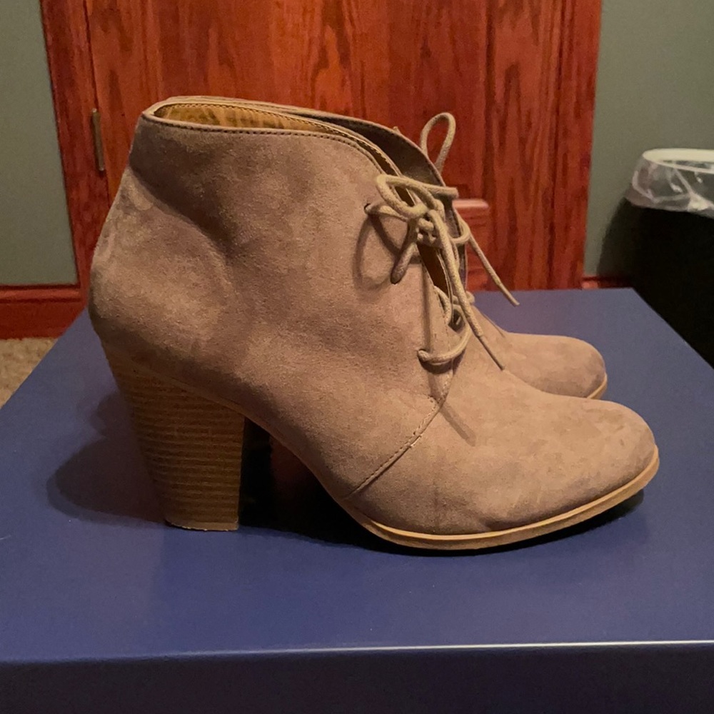 Women’s suede booties!